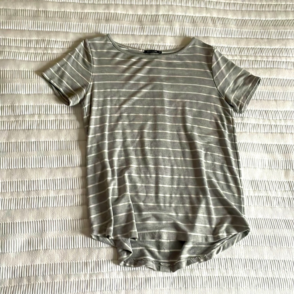 Size M Pink clover top with faux button up back